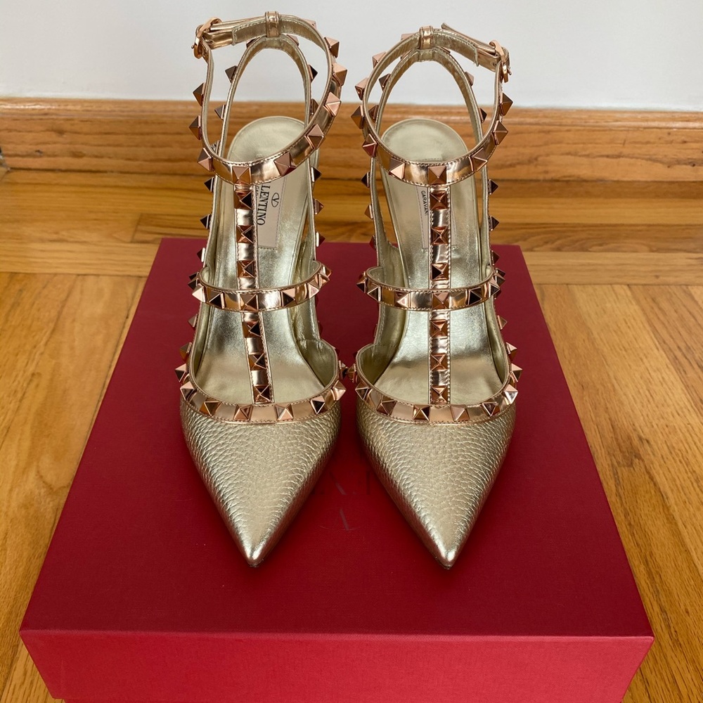 Valentino Garavani Rockstud Leather Caged Pump